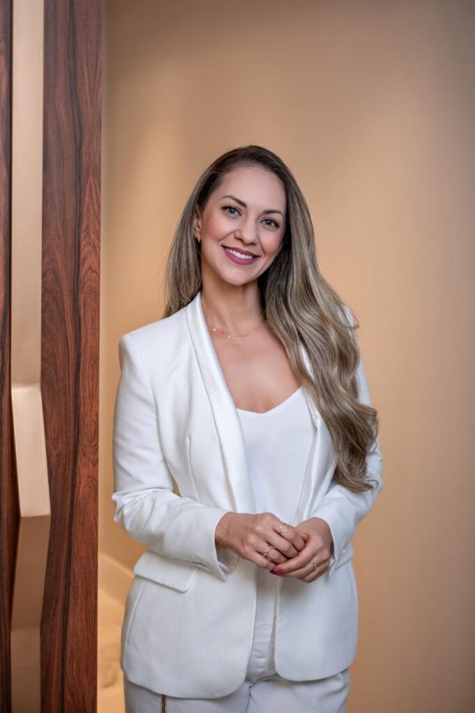 Foto da Dra. Quézia Anders